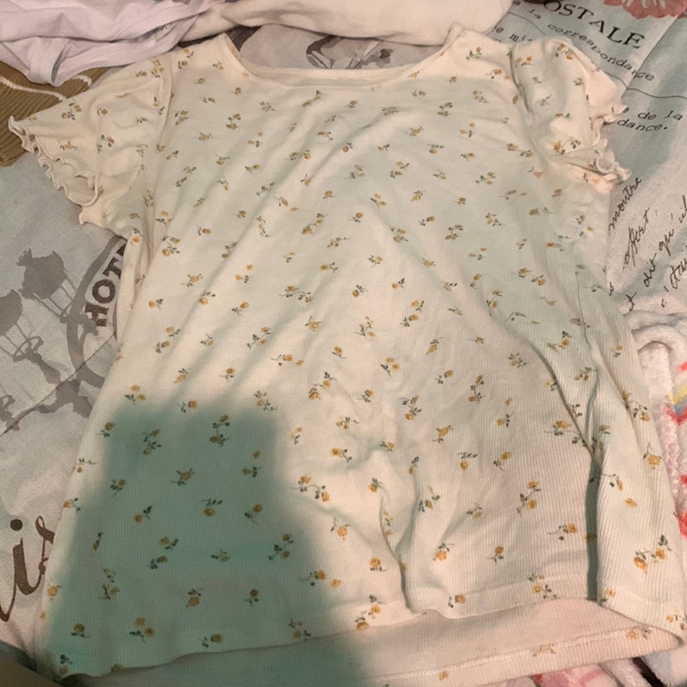 Abercrombie flower white top